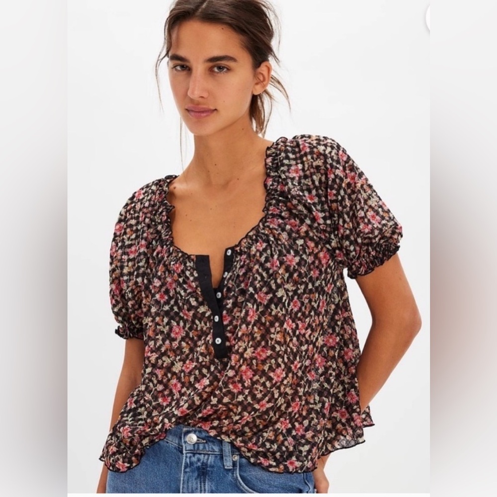 NEW FREE PEOPLE astra peasant floral print top in black combo, Medium, EUC